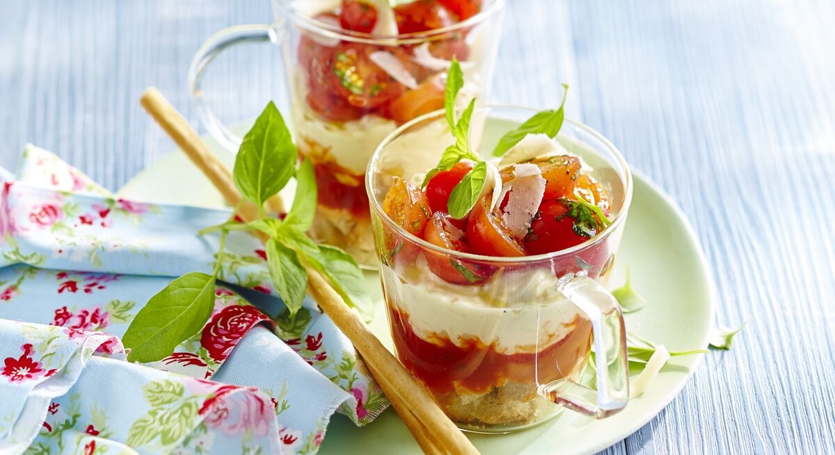 Pikantes Tiramisu mit Tomate-Mozzarella
