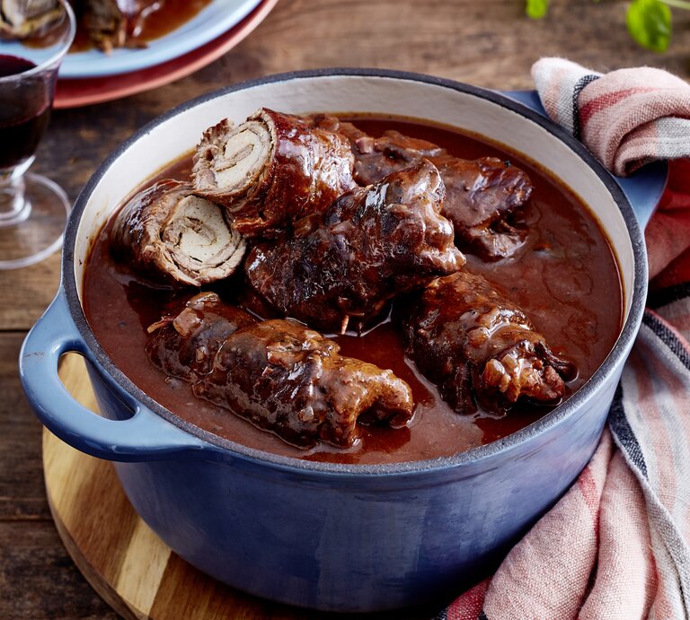 Rinderrouladen in Soße im Topf. | © Eat Club/Isabell Triemer
