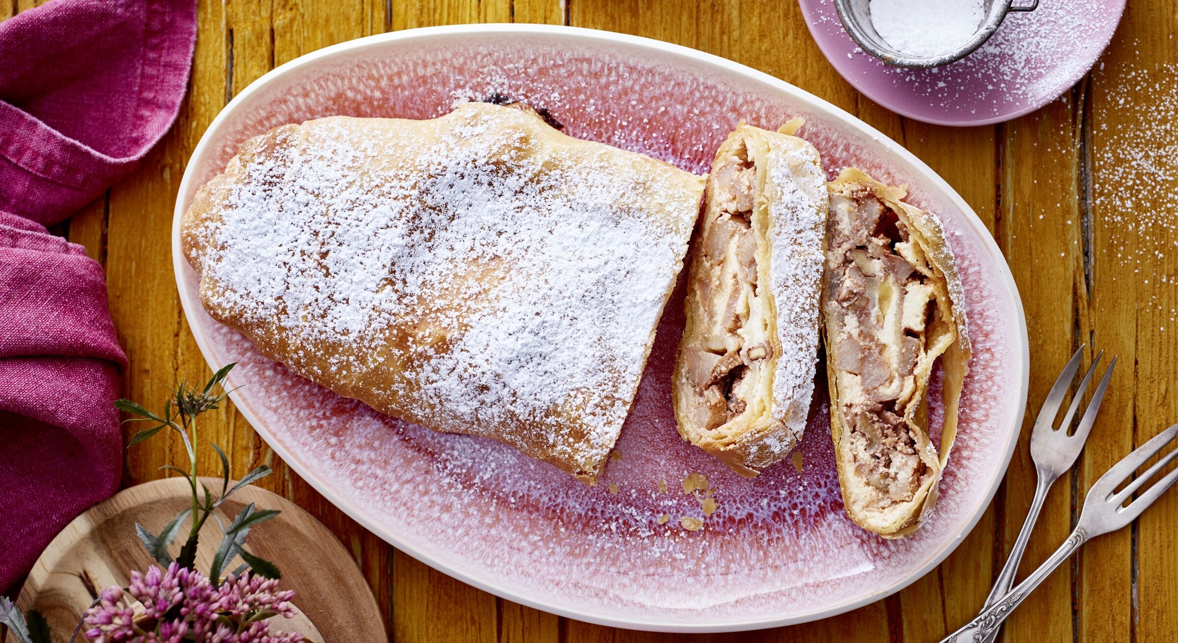 Knuspriger Birnen-Strudel: Mit saftiger Käsekuchen-Füllung