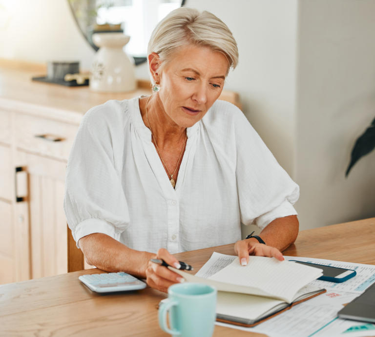 Die Absicherung im Alter macht vor allem Menschen sorgen, die nie gearbeitet haben. | © Adobe Stock/ Kay Abrahams/ peopleimages.com