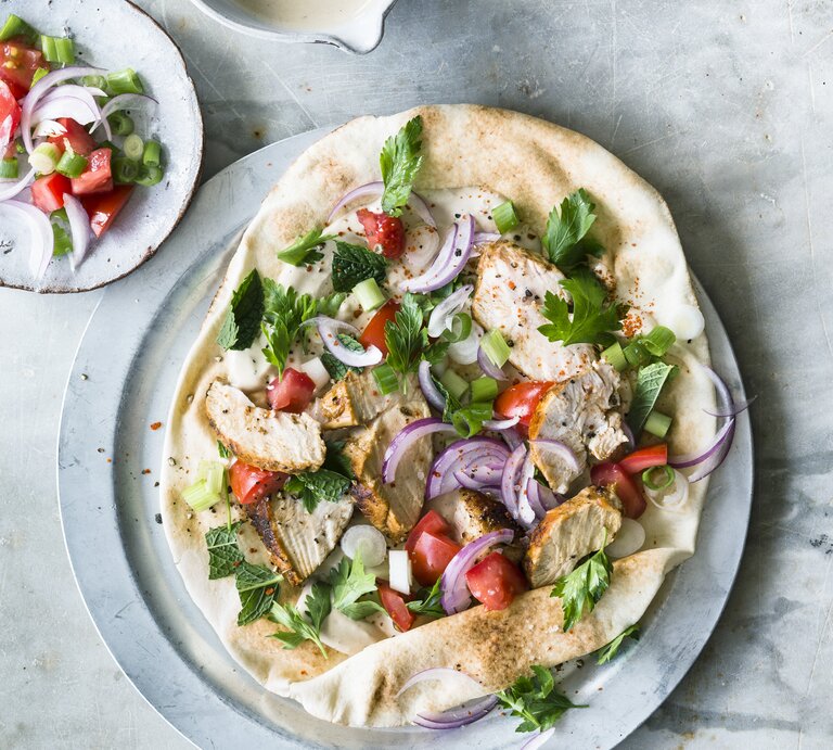 Orientalisches Shawarma-Hähnchen auf Teller | © StockFood / Gräfe & Unzer Verlag / Schardt, Wolfgang