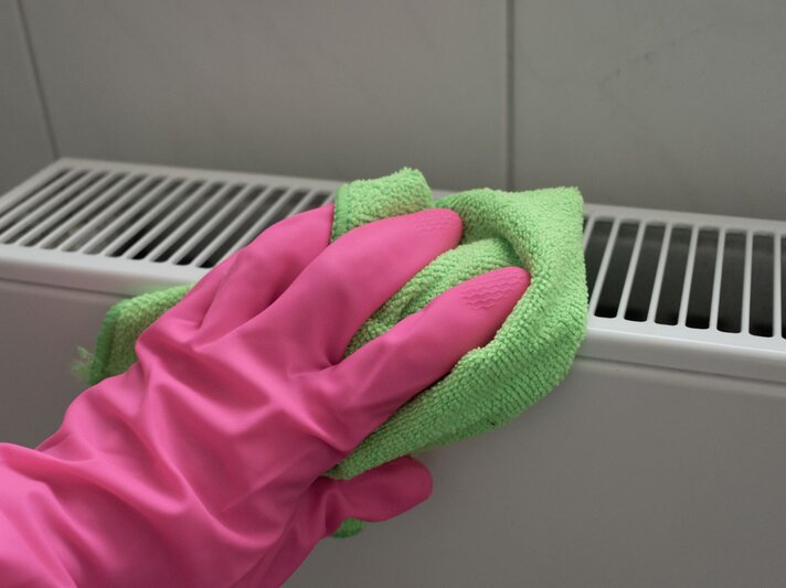 Heizkörper putzen.jpg | © iStock.com/Stefanie Keller