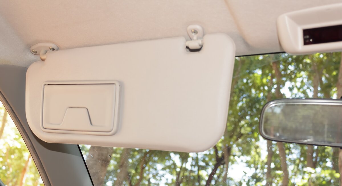 Sonnenblende im Auto, Sonnenblende im PKW