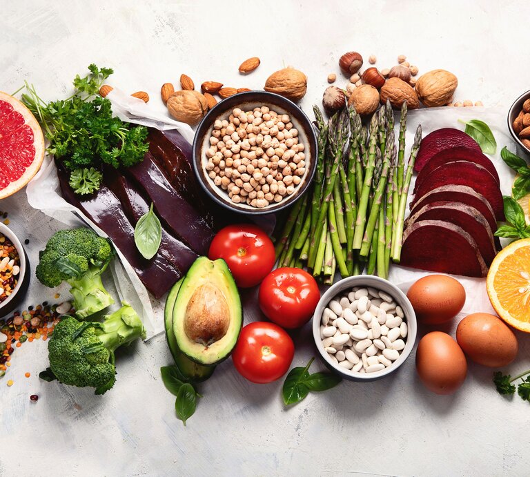 Folsäure ist ein sehr wichtiges Vitamin – das wir aber glücklicherweise wunderbar über die richtigen Lebensmittel aufnehmen können.  | © iStock /bit245