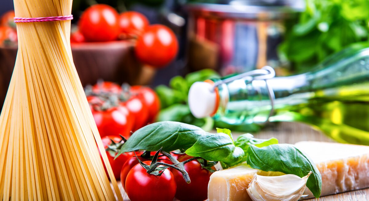 verschiedene italienische Zutaten. 