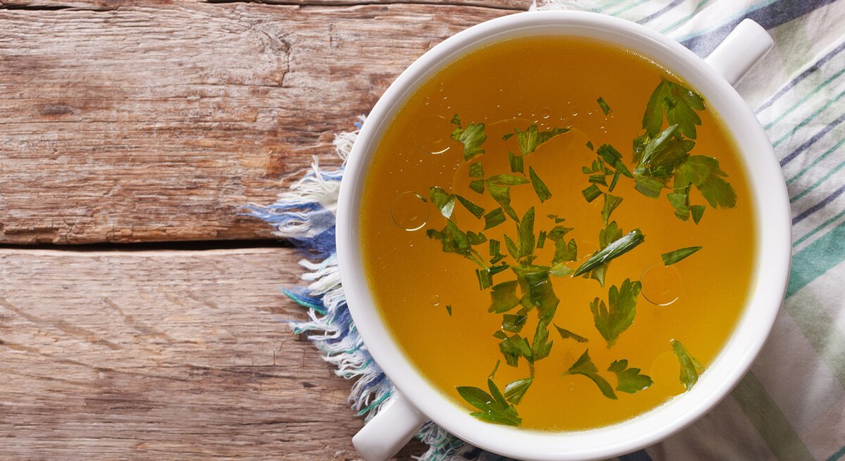Brühe ist neben Wasser und ungesüßtem Tee beim Fasten erlaubt.