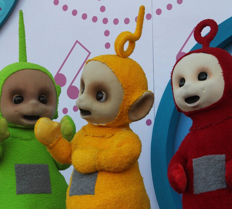 Drei "Teletubbies" aus der damaligen gleichnamigen TV-Sendung Ende der 90er-Jahre und Anfang der 2000er. | © IMAGO / Xinhua
