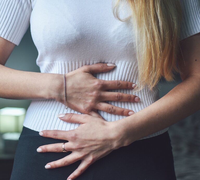 Wie oft Darm entleeren ist eigentlich normal? Und was bedeutet es, wenn Konsistenz und Farbe abweichen? Der Darm sagt viel über unsere Gesundheit aus! | © iStock.com/milorad kravic