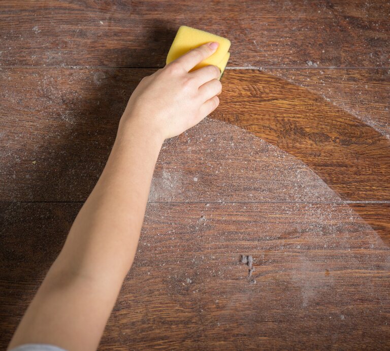 Staub wischen, Staub wegbekommen, putzen Staub, staub entfernen, staub verhindern | © iStock.com / KatarzynaBialasiewicz