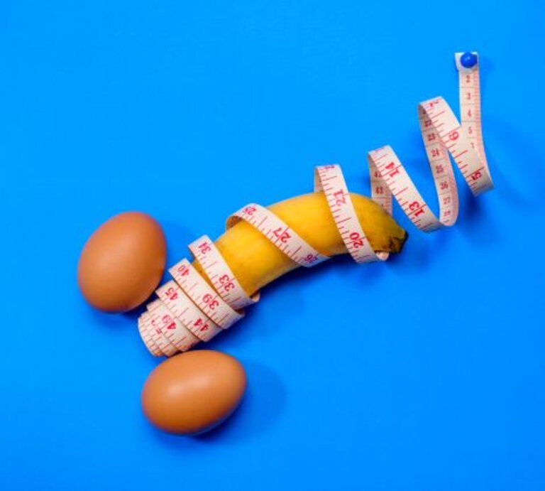 Banane mit Maßband und Eiern.jpg | © Getty Images /	Jordan Lye
