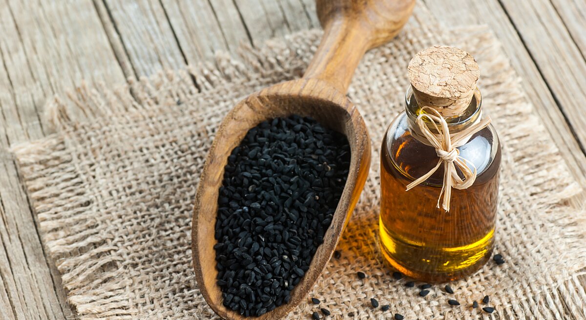 Schwarzkümmel und Schwarzkümmelöl sollen gesund sein.
