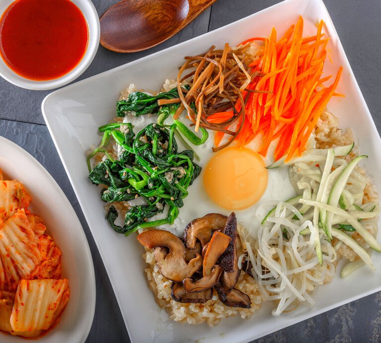 Bibimbap-und-Kimchi | © iStock/4kodiak