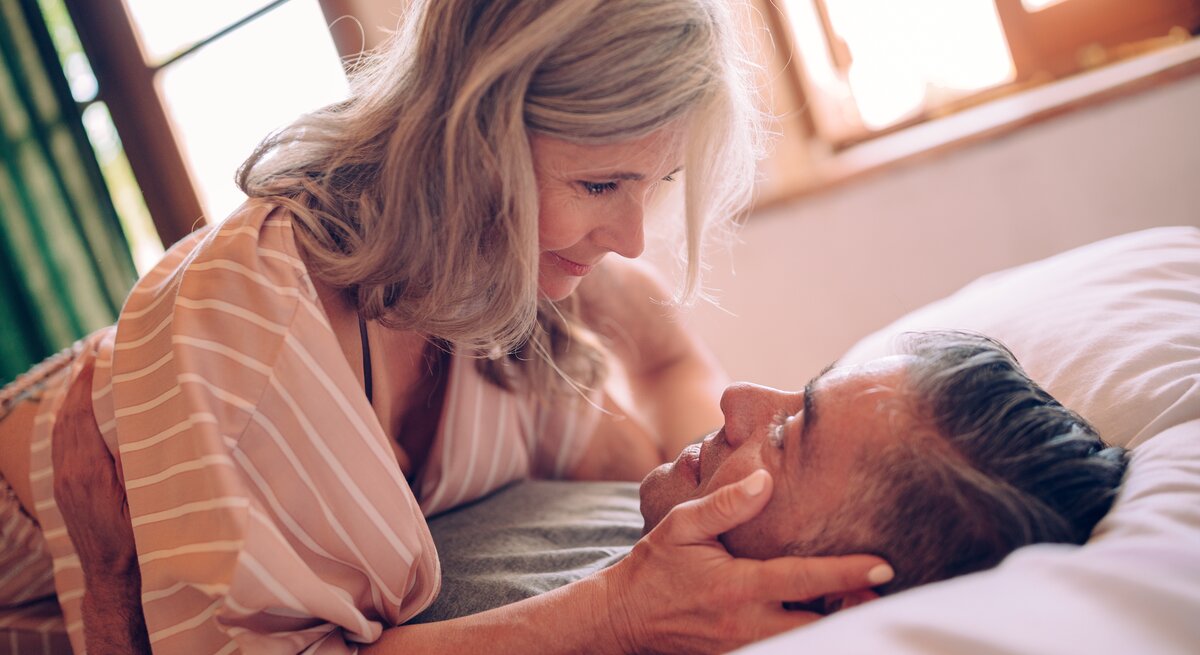 älteres paar bett sex ab 50