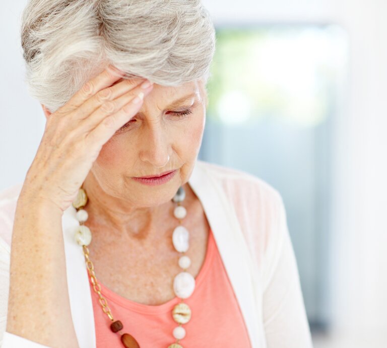 biowetter frau Kopfschmerz | © iStock.com / GlobalStock