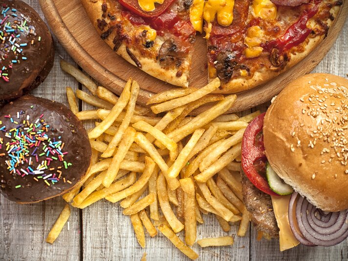 fastfood.jpg | © iStock/zeljkosantrac