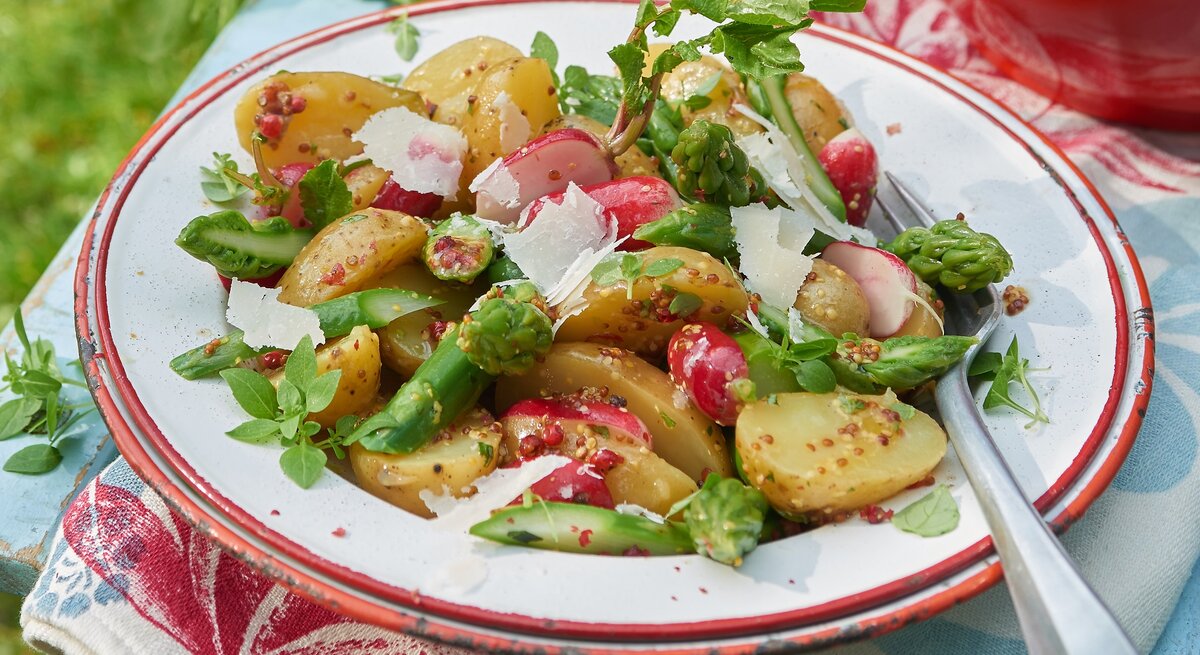 Kartoffelsalat mit Spargel und Honig-Senf-Soße
