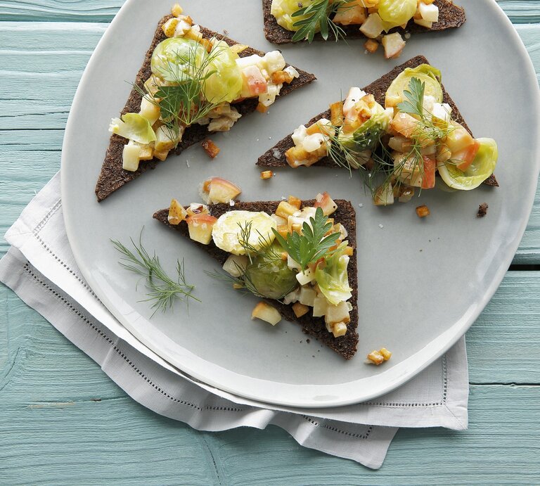 Fruchtige Tofu-Rosenkohl-Schnittchen | © StockFood / Grfe & Unzer Verlag / Binner, M
