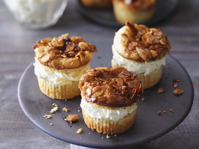 Bienenstich-Muffin | © StockFood / Gräfe & Unzer Verlag / Kramp + Gölling