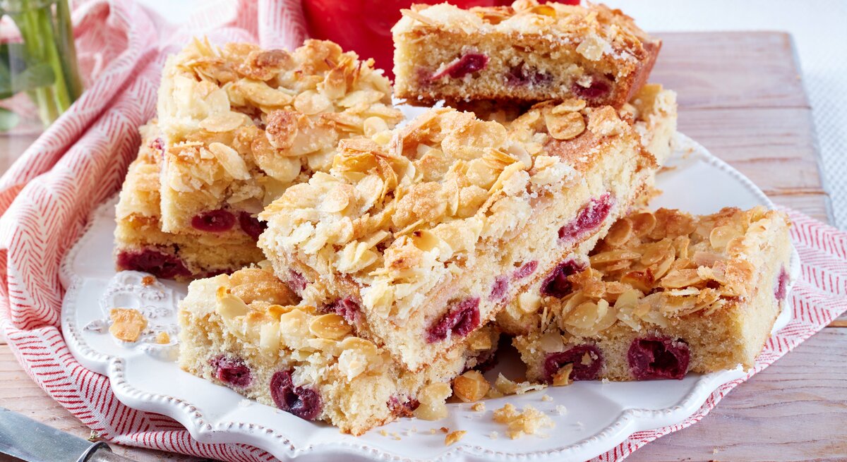 Kirsch-Butterkuchen aufgeschnitten