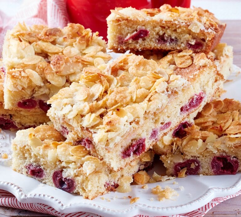 Kirsch-Butterkuchen aufgeschnitten | © Isabell Triemer