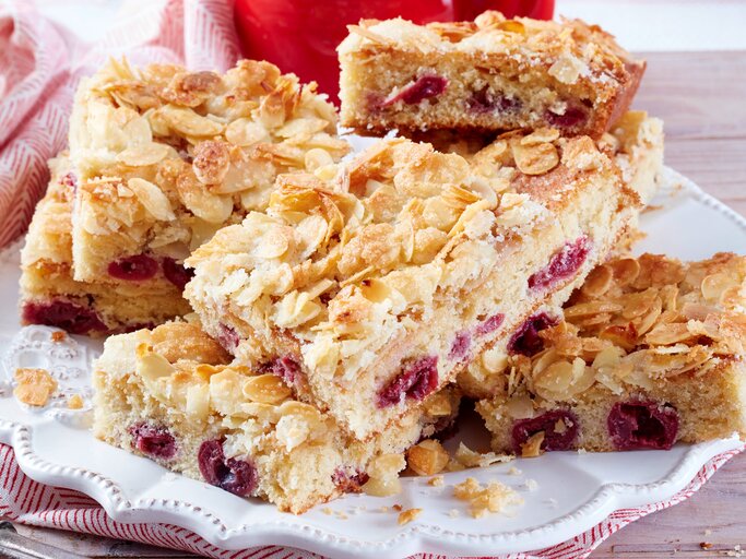 Kirsch-Butterkuchen aufgeschnitten | © Isabell Triemer