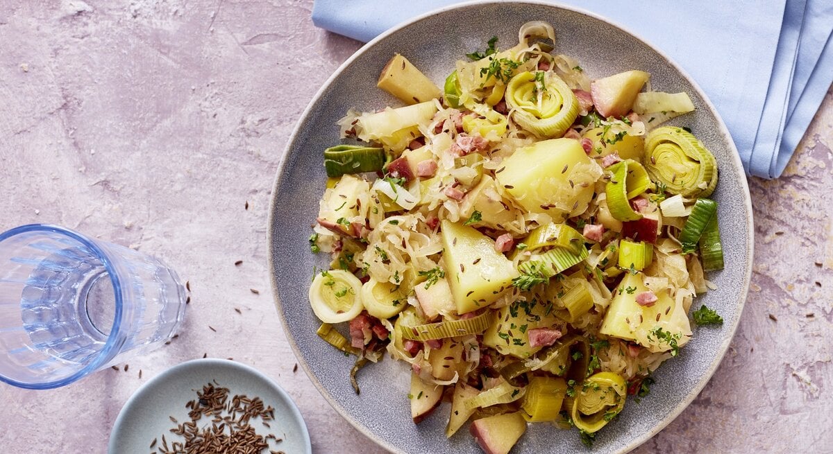 Sauerkraut-Pfanne mit Kartoffeln