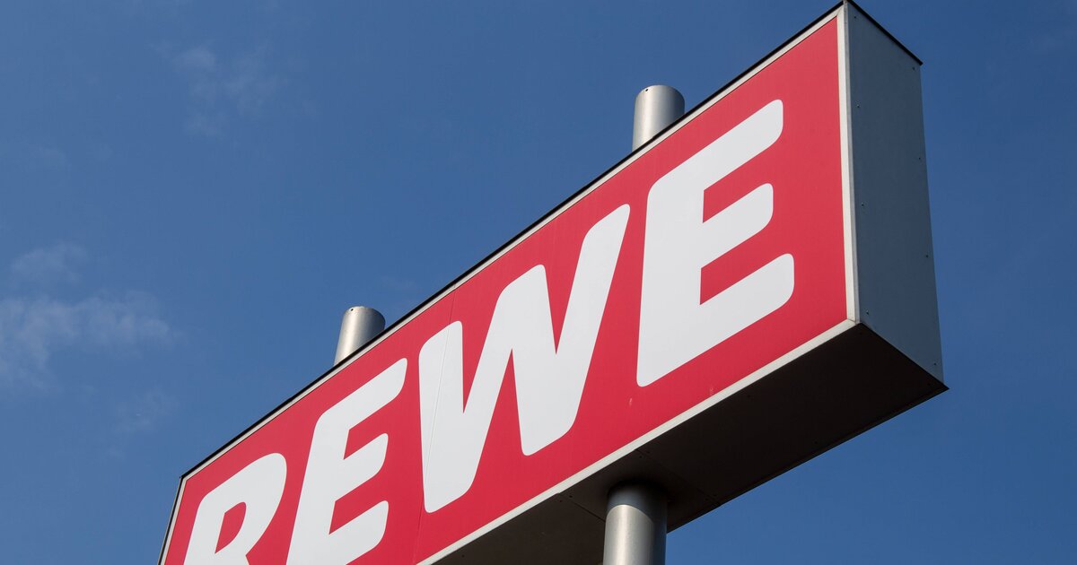 Rewe-Markt: Wer sich an der Kasse vordrängeln darf