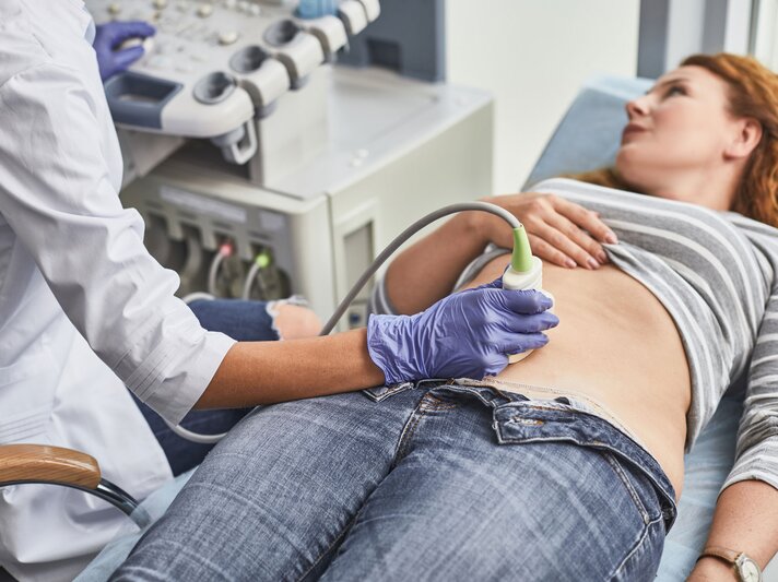 Ultraschalluntersuchung-Menopause.jpg | © iStock/YakobchukOlena