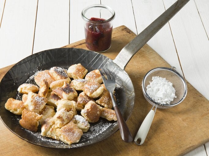 Teller voll Kaiserschmarrn mit Zwetschgen | © StockFood / Kraske, Barbara