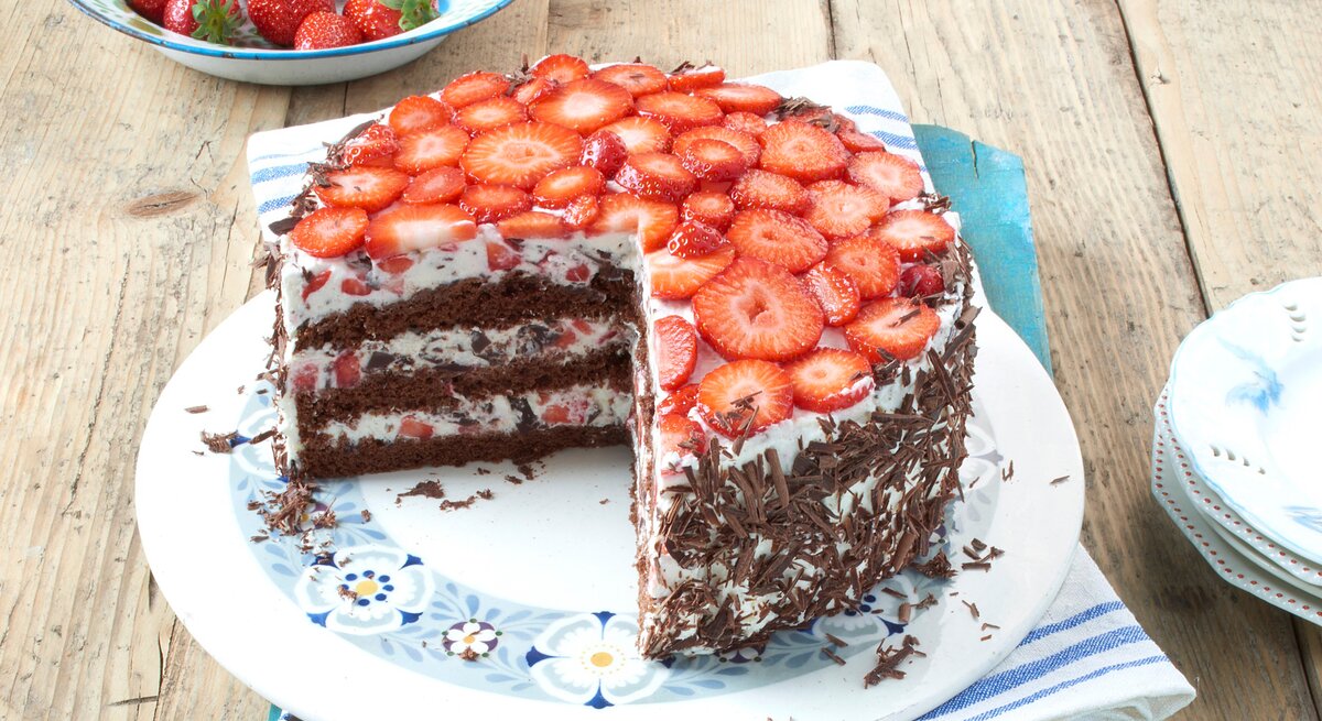 Erdbeer-Stracciatella-Torte