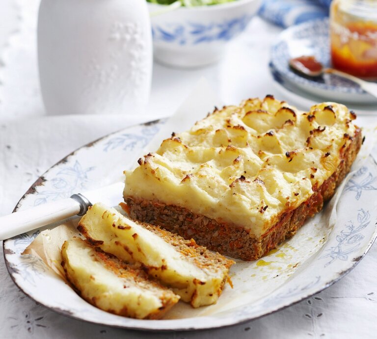 Hackbraten mit Kartoffelpüree-Haube Raffinierte Familienküche aus dem Ofen! | © StockFood / Bauer Syndication