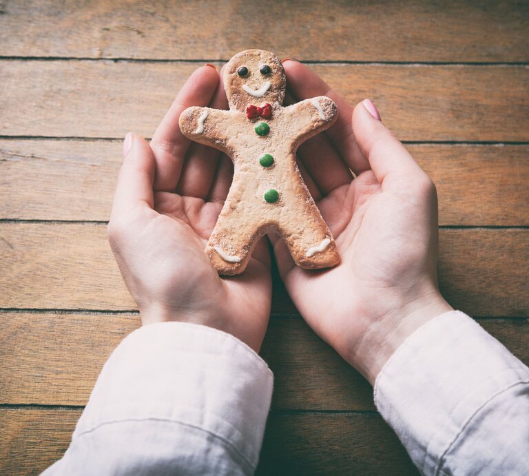 Gibt es einen Lebkuchenmann, leuchten nicht nur Kinderaugen! | © iStock/Massonstock