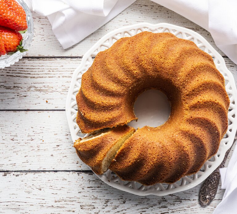 Schüttelkuchen mit Eierlikör | © iStock.com/Angela Kotsell