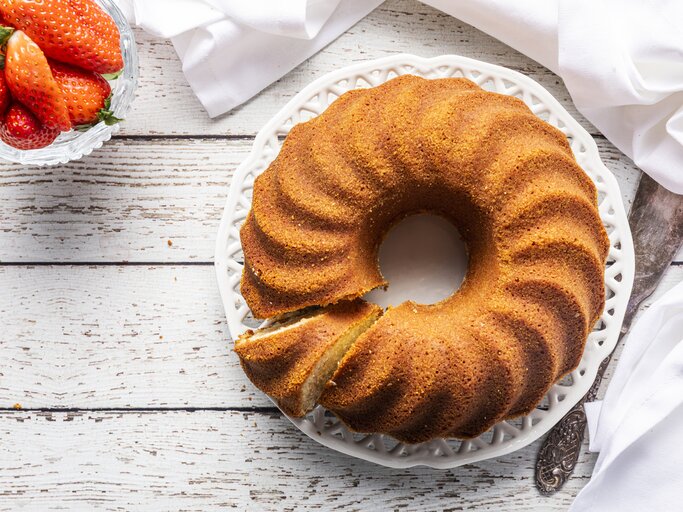Schüttelkuchen mit Eierlikör | © iStock.com/Angela Kotsell