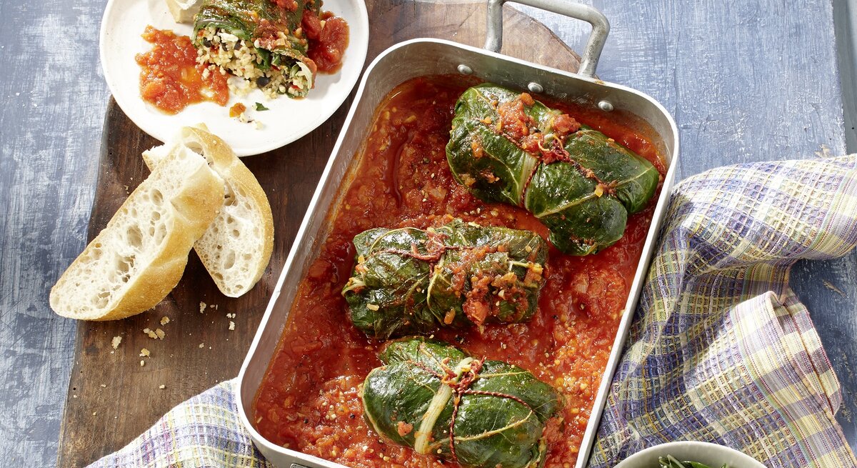 Mangold-Rouladen mit mediterraner Bulgur-Füllung