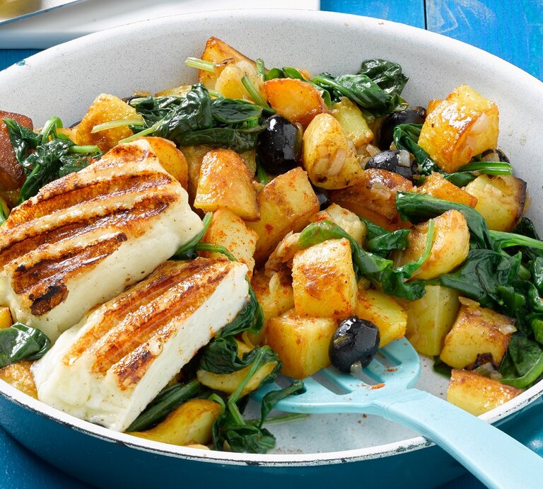 Kartoffel-Spinat-Pfanne mit Halloumi | © Matthias Liebich