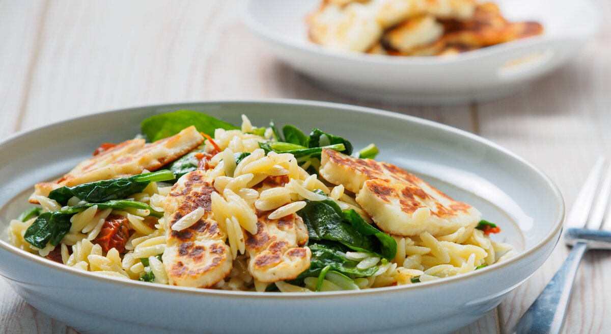 Nudelreissalat mit Halloumi
