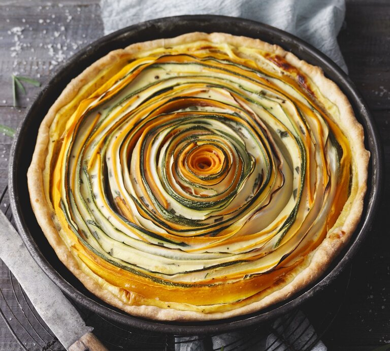 Draufsicht auf die bunte Spiraltarte. | © StockFood/Gräfe & Unzer Verlag/Kramp + Gölling