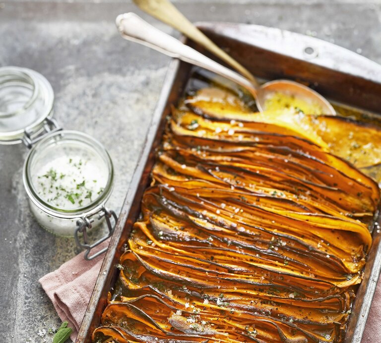Knusprige Kartoffelblätter mit Oregano | © seasons.agency / Neubauer, Mathias