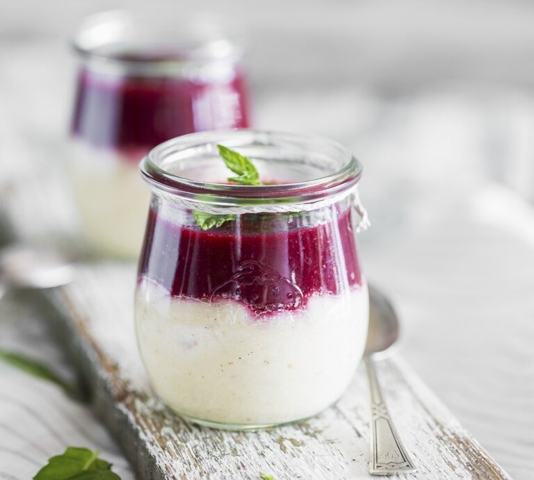 bayerische Creme mit Beeren.jpg | © StockFood/Springlane