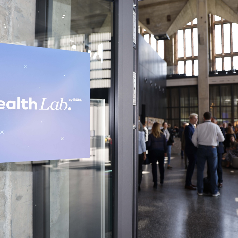 Schild mit der Aufschrift: Health Lab by BCN | © Agency People Image für BCN
