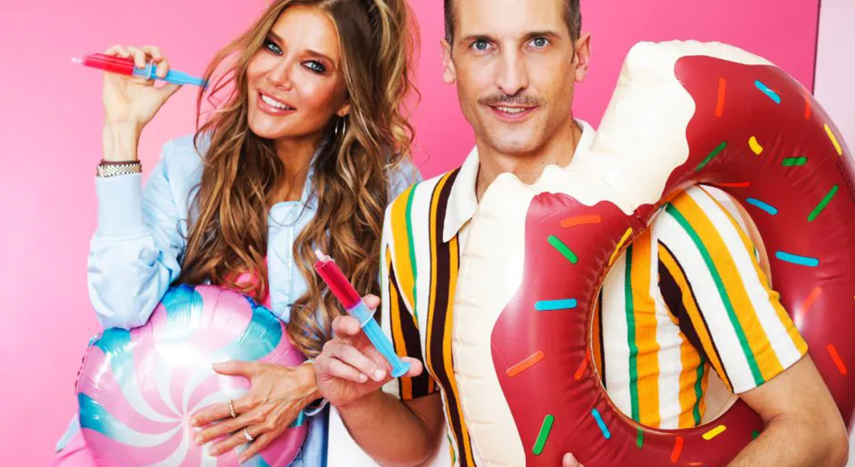 Die beiden Hosts des Podcasts "Candy Diaries": Moderatorin Laura Karasek und Journalist Stephan Seiler 