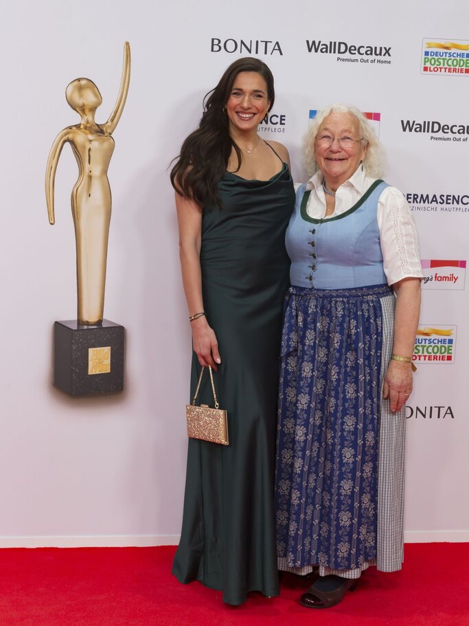 Internet-Star und Unternehmerin Sally Özcan | © BILD der FRAU / Guido Ohlenbostel