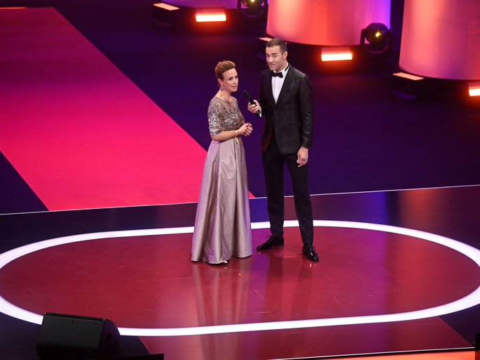 Julia Becker und Kai Pflaum bei der GOLDENEN BILD der FRAU.  | © Henning Scheffer Photography 