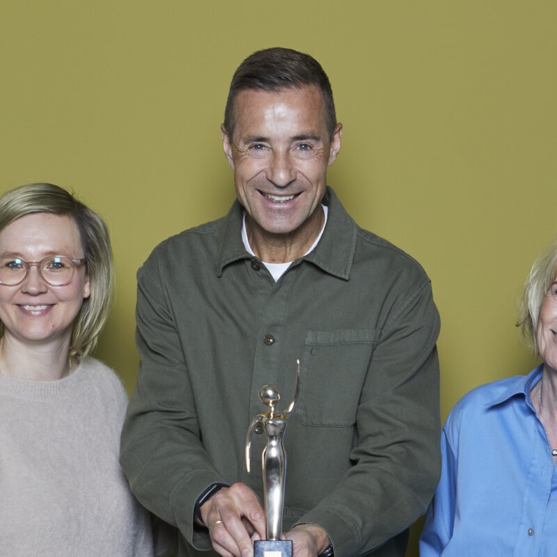 Kai Pflaume mit Chefredakteurin Sandra Immoor (r.) und Geschäftsführerin Janina Süss  | © © BILD der FRAU / dsphotos.de