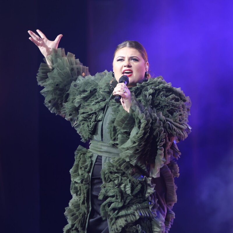 Sängerin Alina singt ihren Song "Selbstgemacht". | © BILD der FRAU
