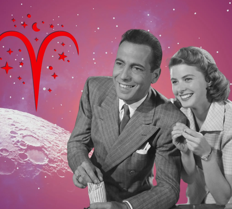 Liebeshoroskop Sternzeichen Widder: llustration eines Paares vor einem pink-lilafarbenen Weltraumhintergrund mit Sternenhimmel und Mond. Links im Bild ist das rote Symbol Tierkreiszeichens Widder. | © Getty Images/ Screen Archives, sceptical cactus, OyoyStudio, artist4love und kucingpink/ mohamad imron hamsyah via Canva.com [M]