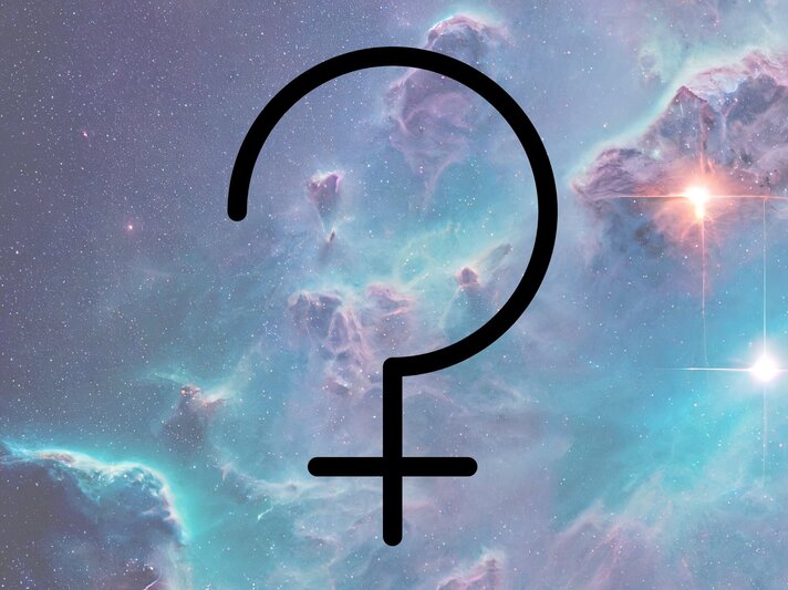 Das schwarze, astrologische Symbol des Asteroiden Ceres auf einem Hintergrund aus pastellfarbenem Weltraum-Nebel. Das Symbol besteht aus zwei V-förmig nach unten zeigenden Linien mit waagerechtem Abschluss, aus deren Mitte eine stilisierte Flamme emporsteigt. Der Hintergrund zeigt leuchtende Sterne und farbenreiche kosmische Wolken in Blau, Türkis und Violett. Die Darstellung wirkt mystisch und spirituell, möglicherweise in Verbindung mit astrologischen oder energetischen Konzepten. | © Visual Content und Vital Intent/ Jessica Aceret via Canva.com [M]