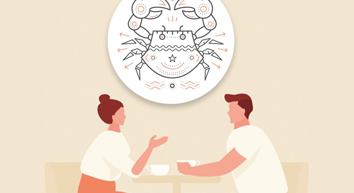 Eine stilisierte Illustration zeigt zwei Personen, die sich in entspannter Atmosphäre bei einem Gespräch gegenübersitzen und Tee trinken. Über ihnen ist das Symbol des Sternzeichens Krebs zu sehen, dargestellt als minimalistische, gezeichnete Krabbe. Die Szene vermittelt Ruhe und Achtsamkeit im zwischenmenschlichen Austausch, passend zu den sensiblen und emotionalen Eigenschaften des Sternzeichens Krebs. Der Hintergrund ist in einem sanften Beige gehalten, was die friedliche und harmonische Stimmung unterstreicht.