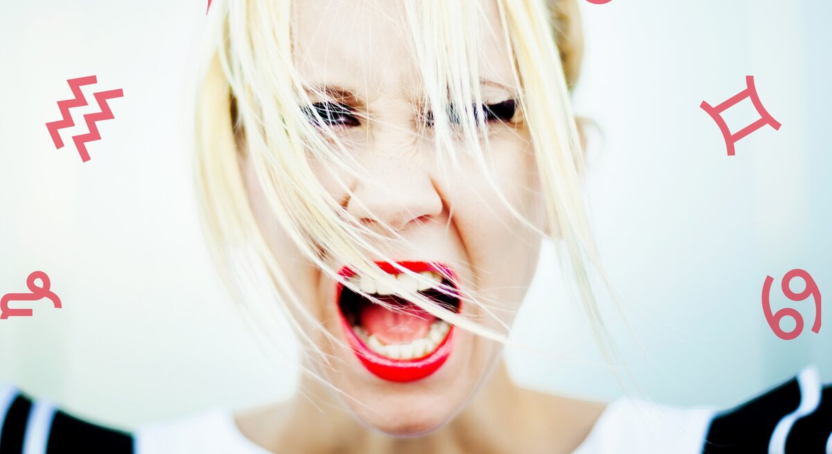 Das Portrait einer Frau mit blonden Haaren und einem roten Lippenstift, die ausflippt. Neben ihr ist der Tierkreis und die 12 Symbole der Sternzeichen zu sehen.
